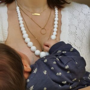Collier d'allaitement, portage et dentition