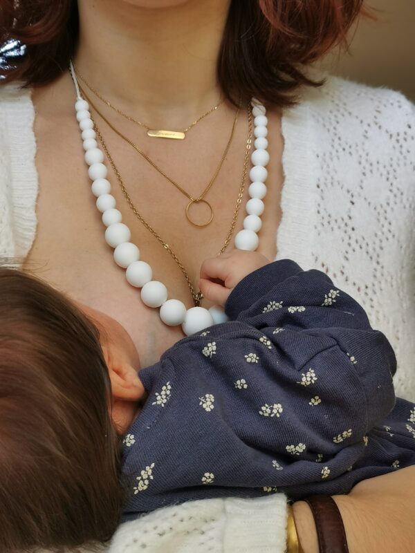 Collier d'allaitement, portage et dentition